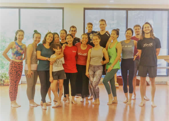 Trải nghiệm lớp Yoga cộng đồng tại Zenith