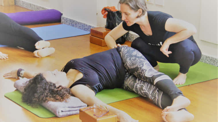 20 hour Yoga with props: How to practice effectively and safely
